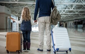 Новые правила выезда детей за границу с одним из родителей или без родителей