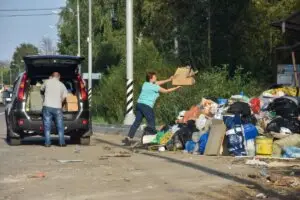 Штраф за сброс мусора с транспортных средств в неположенных местах